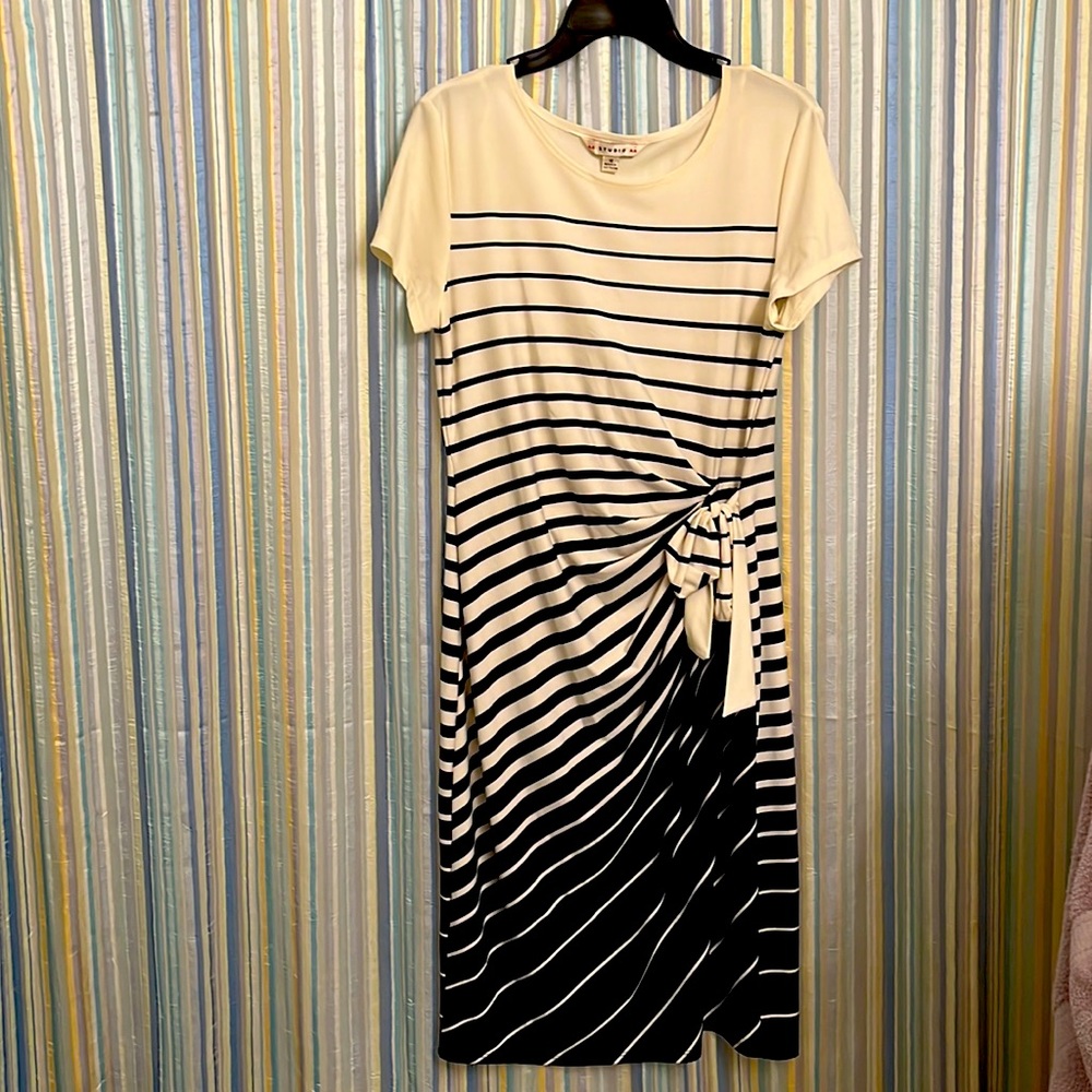 Woman comfortable waist cinch dress